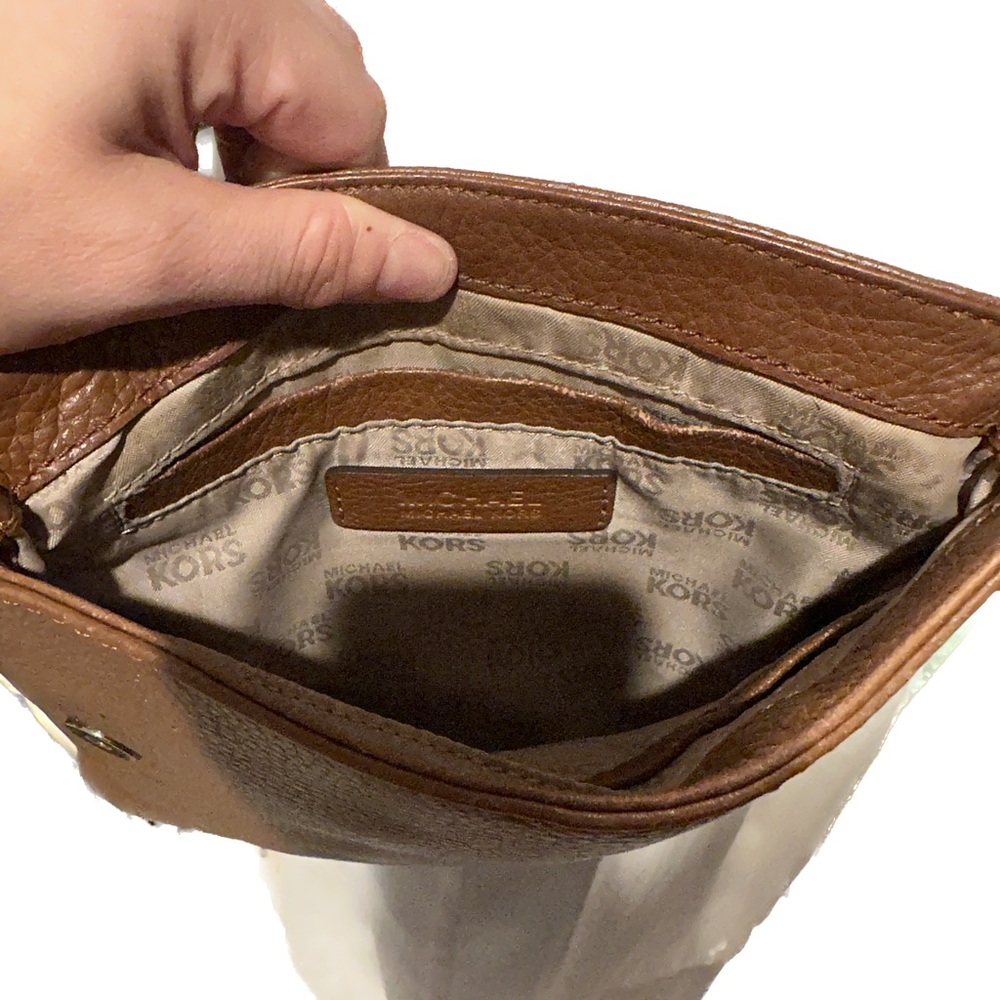 Michael Kors purse 👜 - Picture 8 of 8